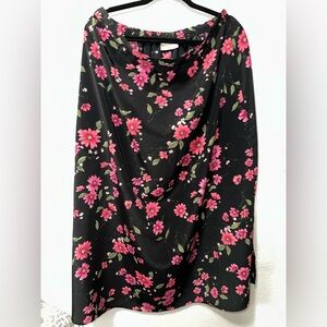 Vintage Jaclyn Smith Women’s Black Floral Satin Flowy Floor Length Maxi Skirt